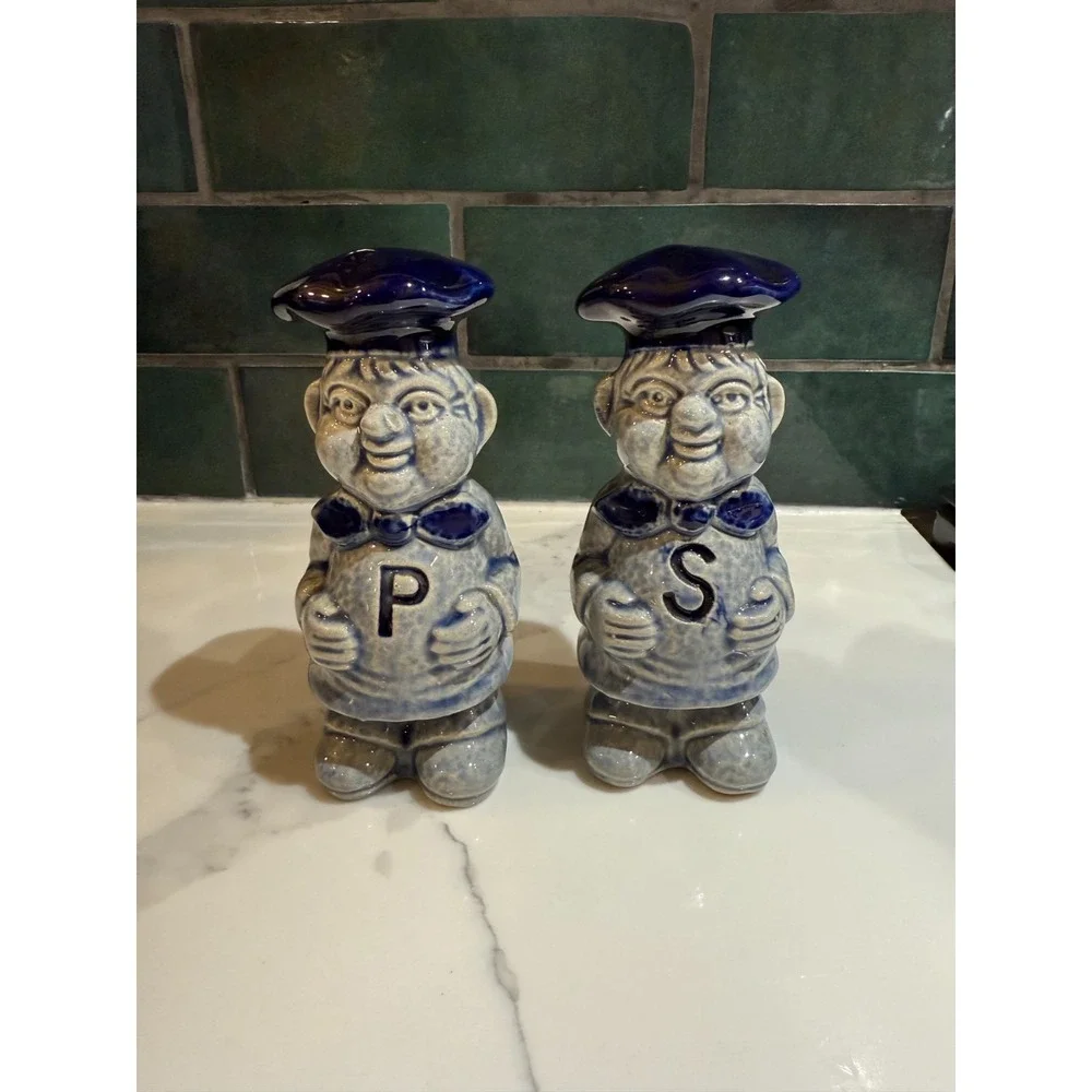 Vintage Set of Twin Blue Chefs Salt and Pepper Shakers 5